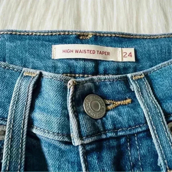 New Levi’s High Waisted Taper Jeans Sz 24 - Picture 6 of 10